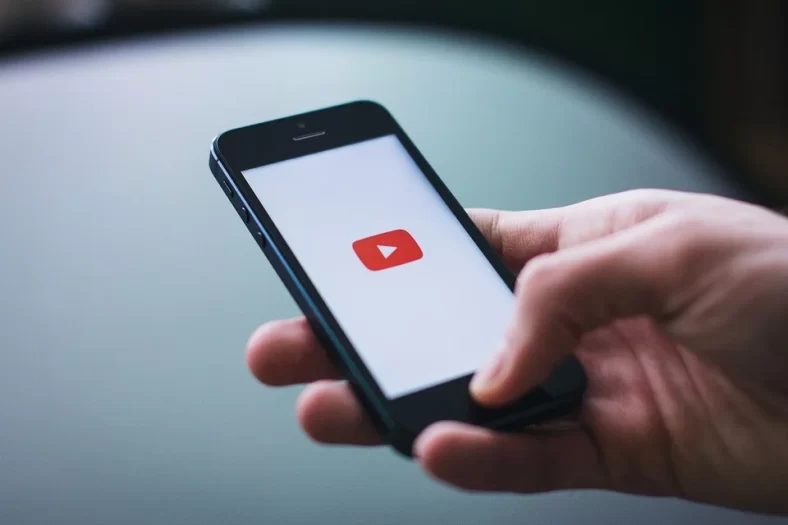 Como baixar vídeos do YouTube para o iPhone e assistir offline