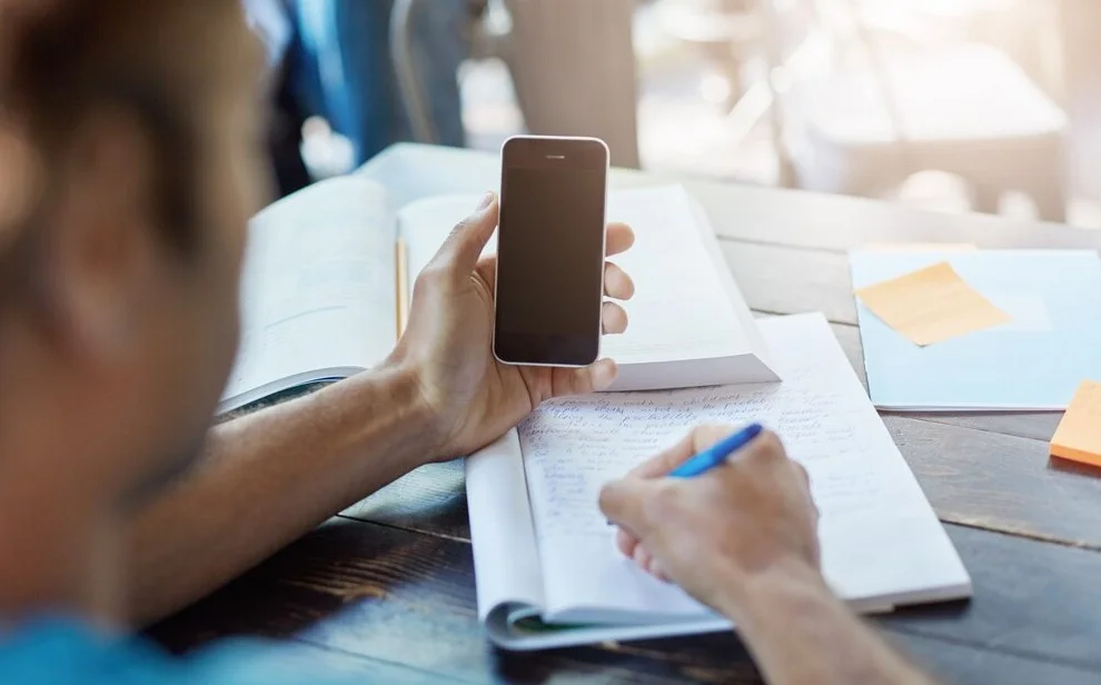 Dependência de telefone celular na sala de aula