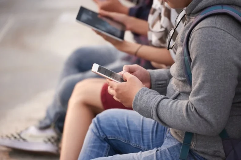 Usar o celular na sala de aula